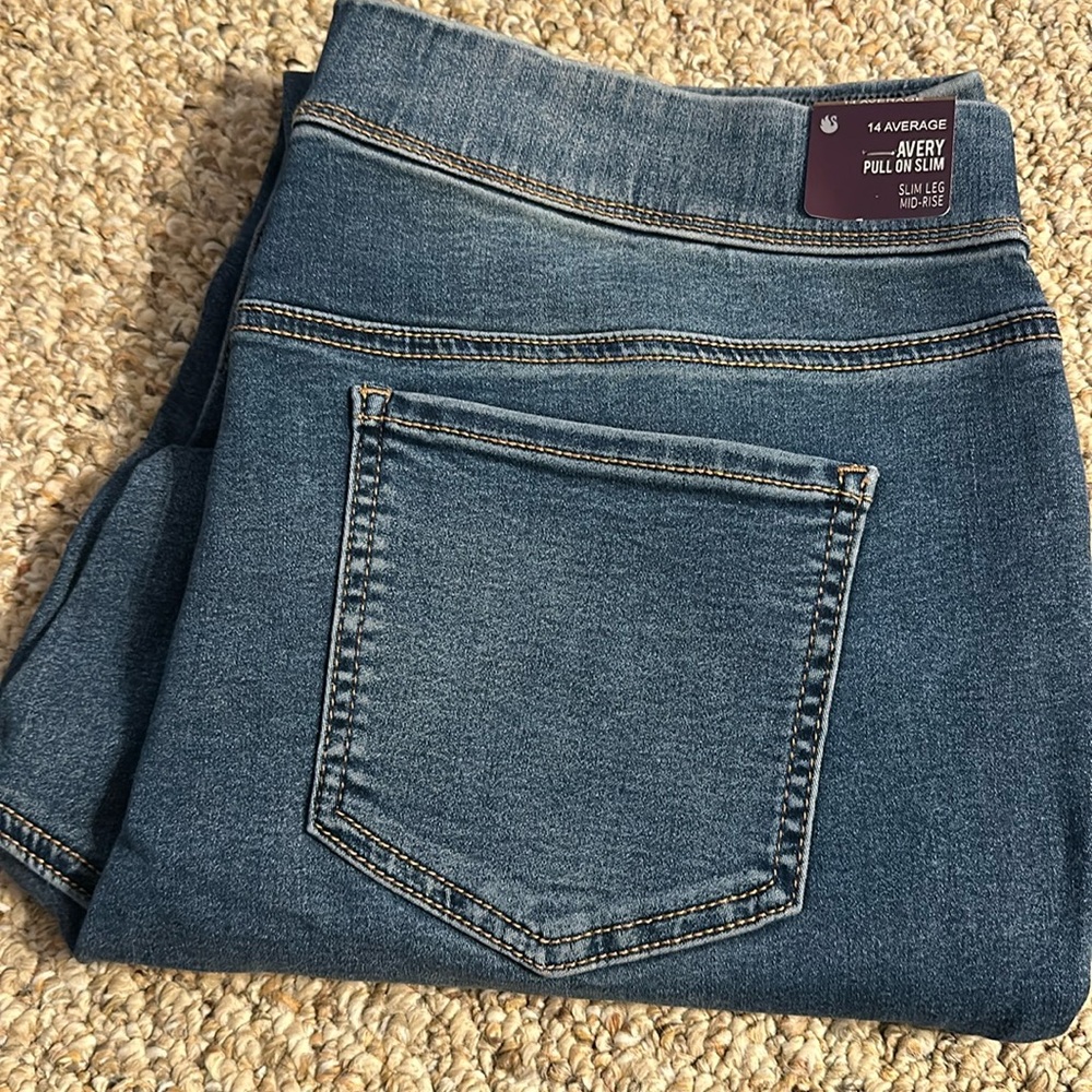 Gloria Vanderbilt Pull on Slim NWT SIZE 14 avg